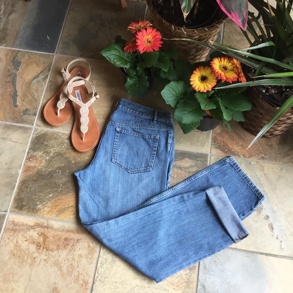 Straight-Fit Boyfriend Jeans - Picture 5 of 16